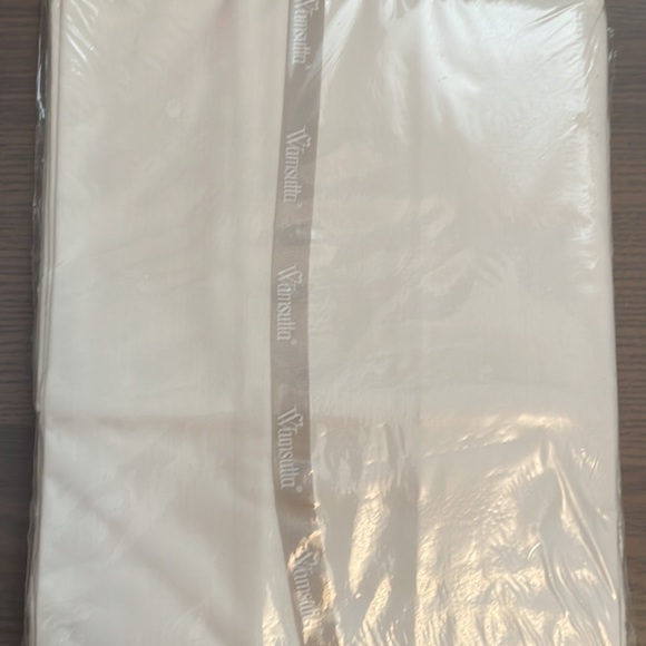 NEW Wamsutta two standard pillowcases. No iron percale. 50% cotton-50%polyester. - Picture 2 of 8